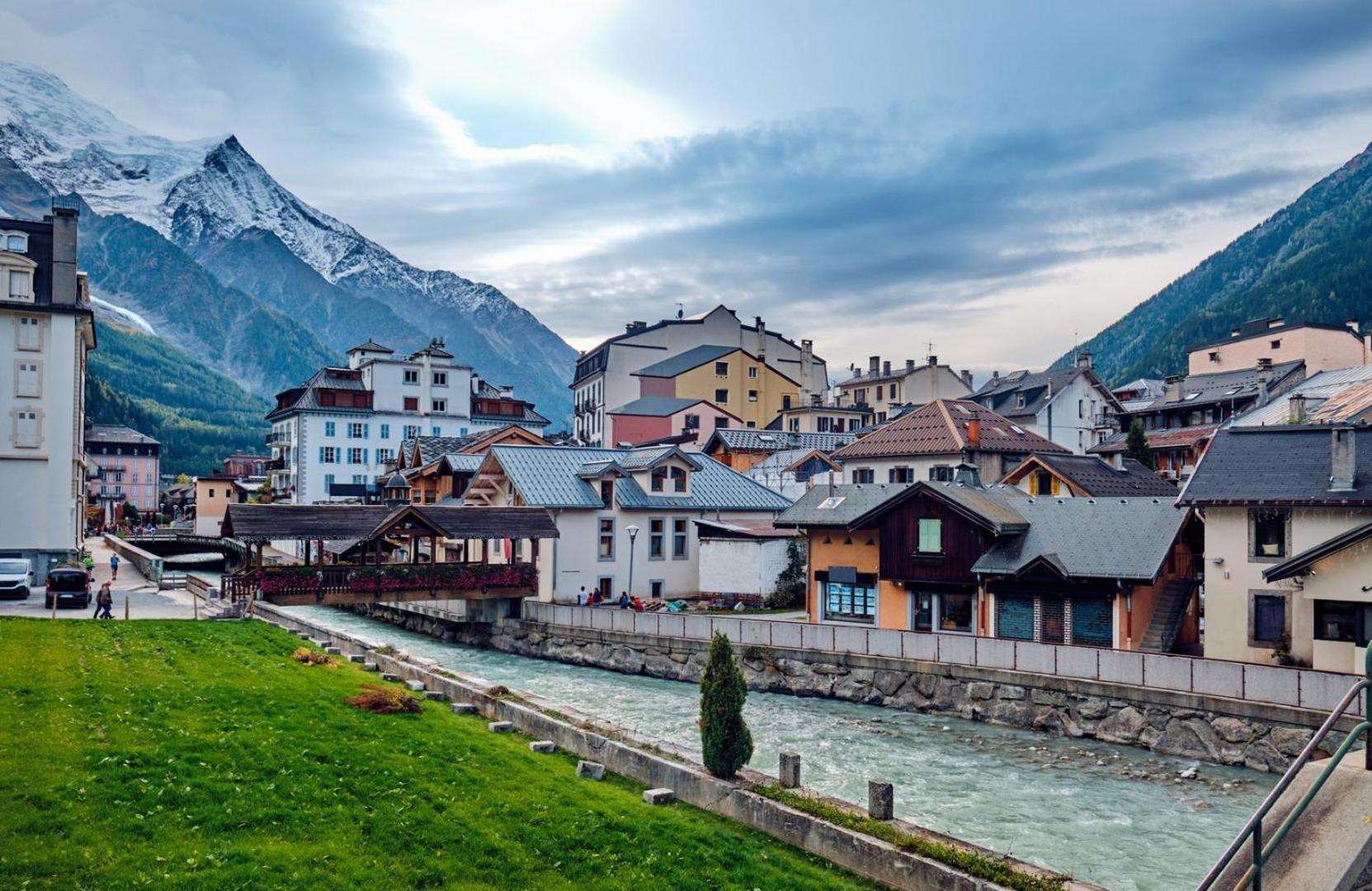 Apartment Le Pied Du Brevent - Walk To Ski Lift, Chamonix Getaway Luaran gambar